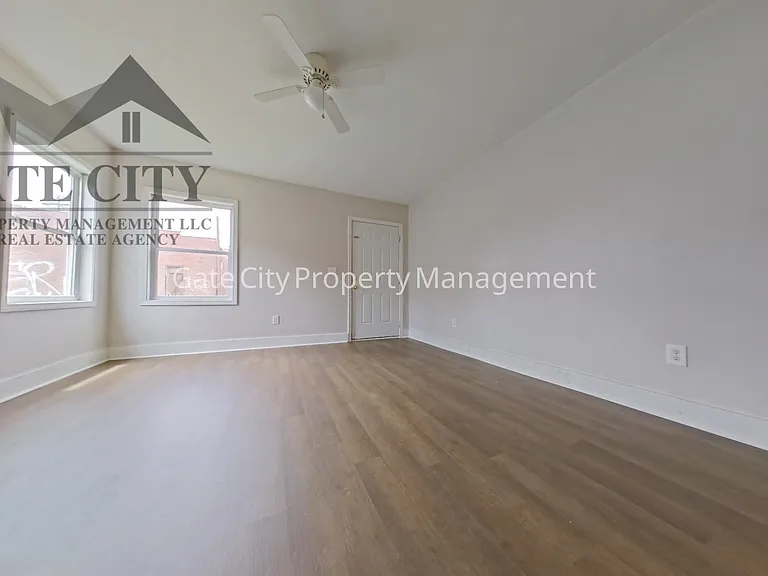 341 Ennis St #B — Photo 4
