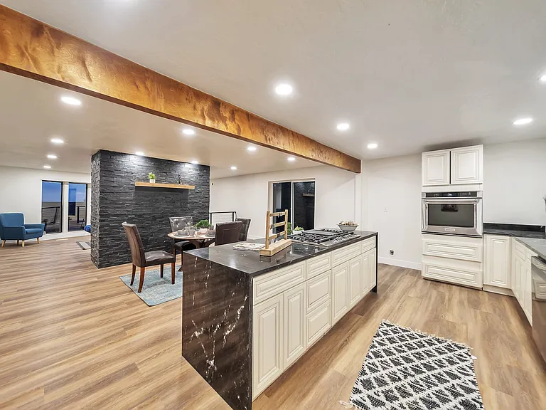 552 Chelsea Dr — Photo 6
