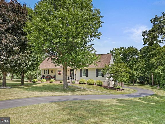 3rd image of 1417 New Chester Rd