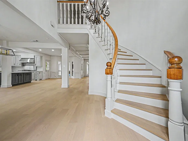 507 Commodore Way — Photo 8