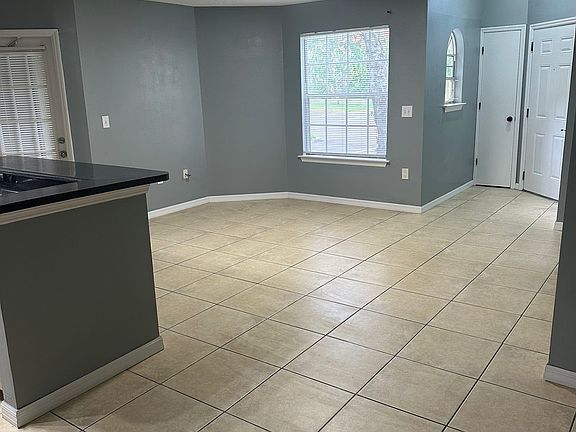 5th image of 413 Fountainhead Cir Unit 127