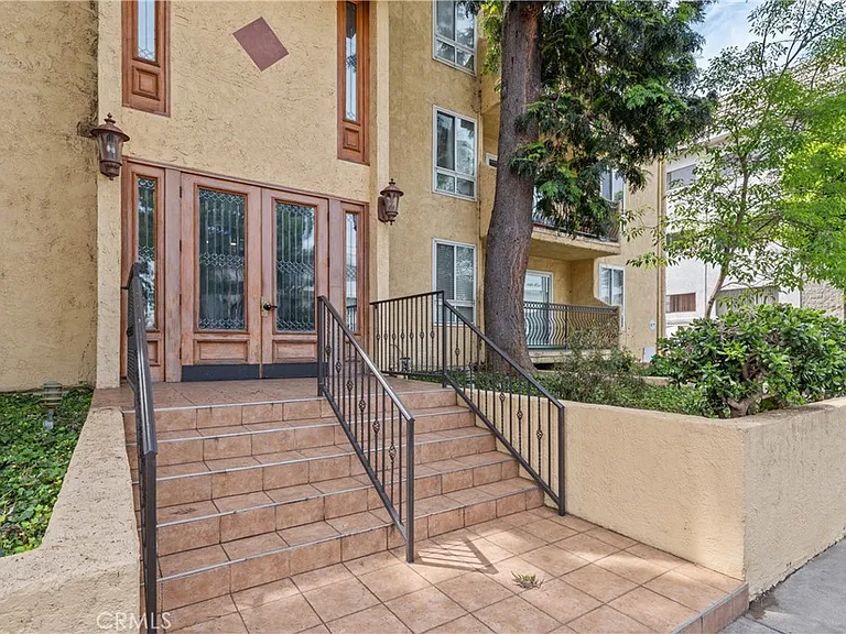 5257 Radford Ave #101 — Photo 23