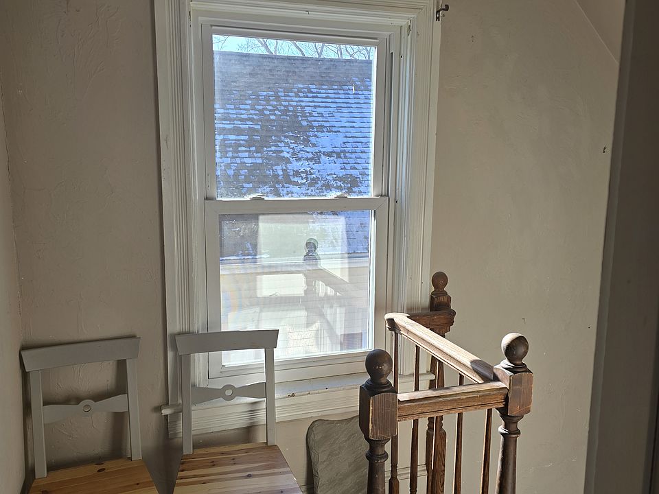 1st image of 1126 Smithfield Ave Floor 3