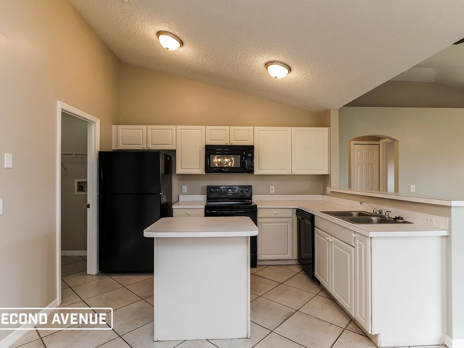 3 bed, 2.0 bath, 1472 sqft, $1,650 — Photo 3