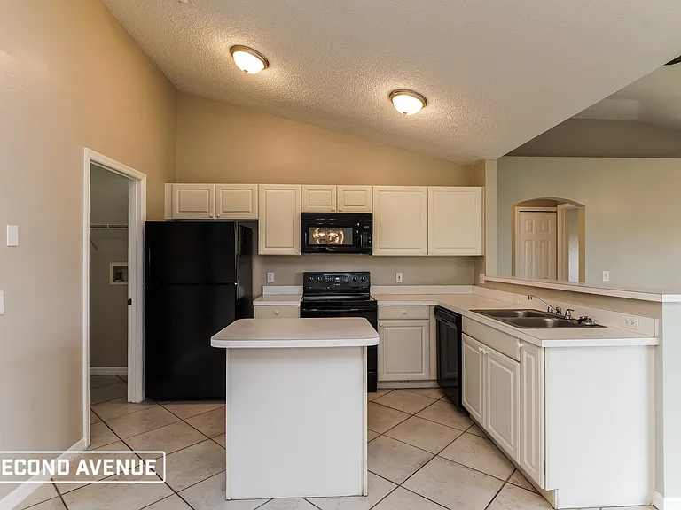 4 Cordona Dr — Photo 2