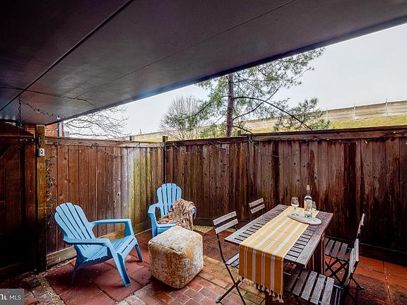 3rd image of 543 Colecroft Ct