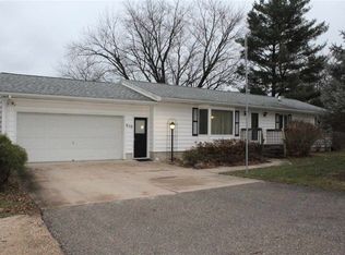 210 Cedar Glyn Dr, Waverly, IA 50677