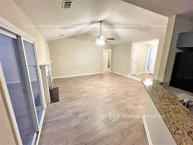 3813 Willow Tree Cir — Photo 4