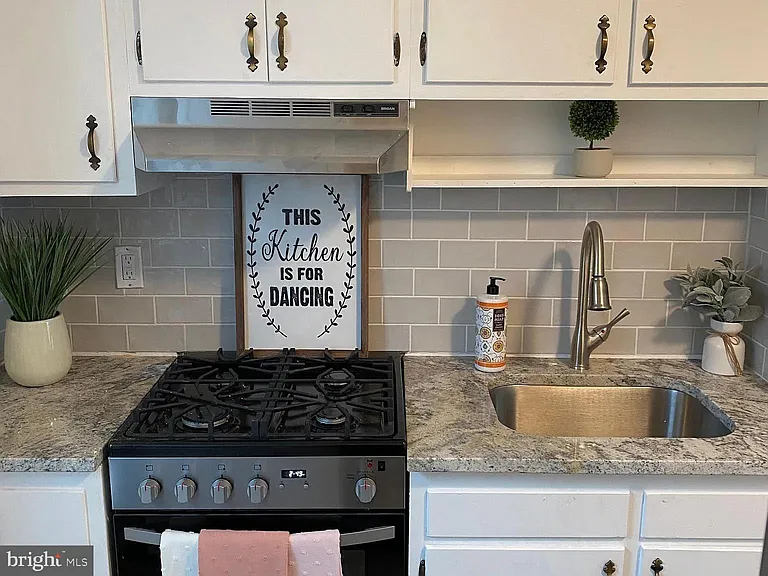25 Ellis St #27-27B — Photo 4