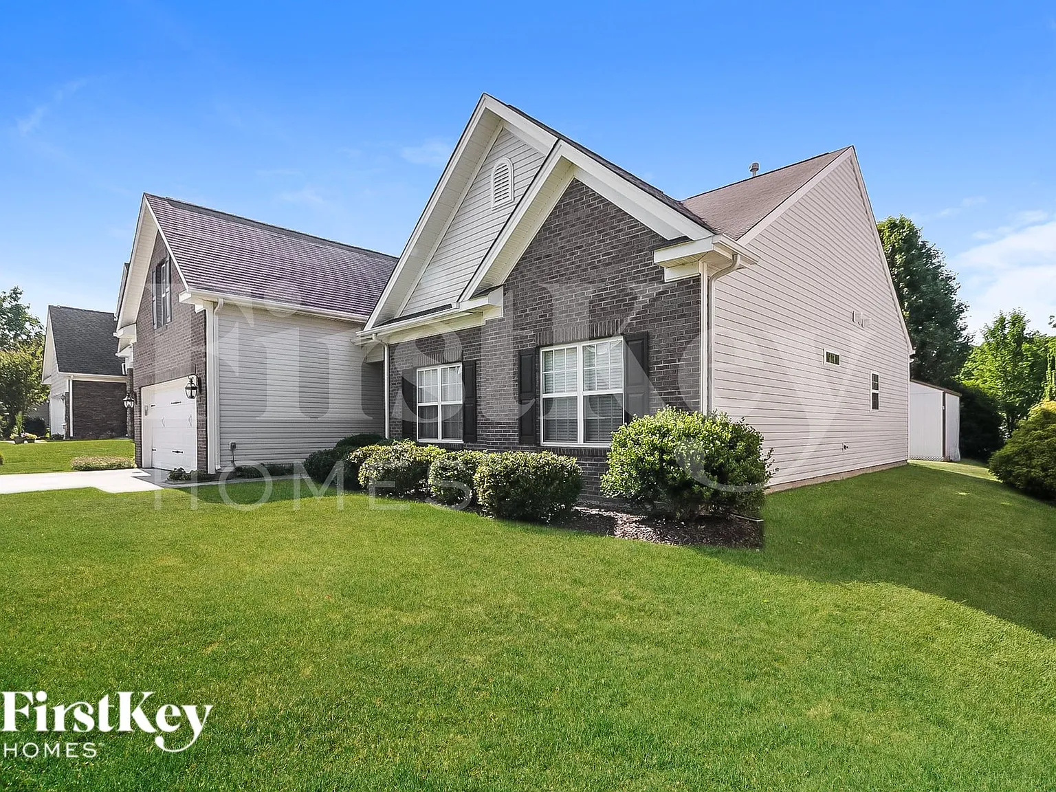 3 bed, 2.0 bath, 2633 sqft, $2,900 — Photo 2