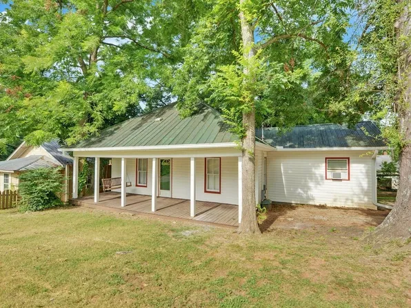 106 Highland Ave, Toccoa, GA 30577