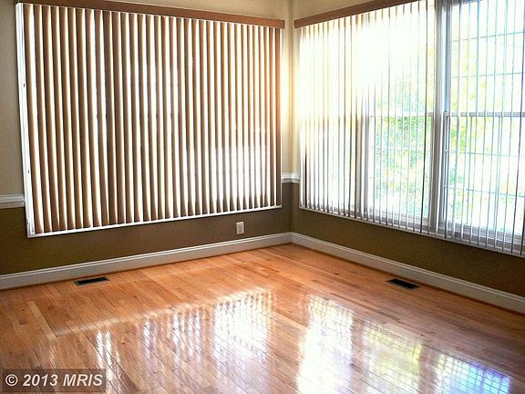 Living room (different view)