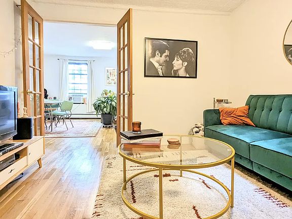 3rd image of 933 Pacific St #3