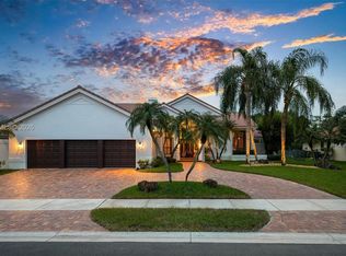 355 Coconut Cir, Weston, FL 33326
