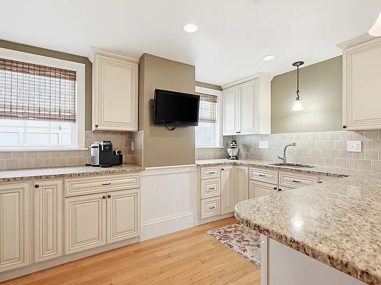 800 Washington St #2 — Photo 5
