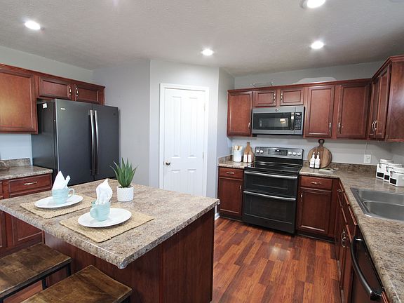 2nd image of 18592 Pilot Mills Ct
