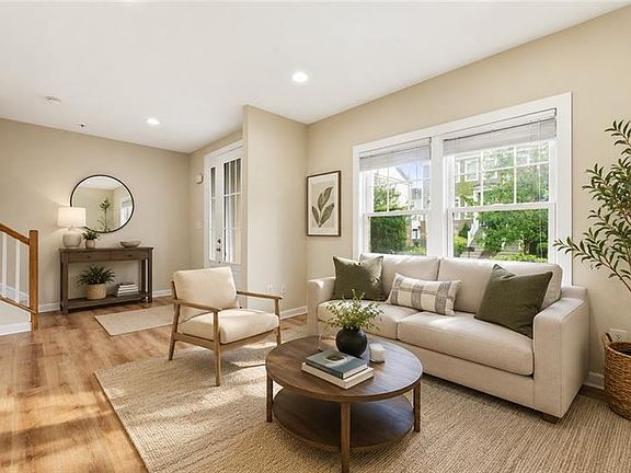 4th image of 335 Osona Ln