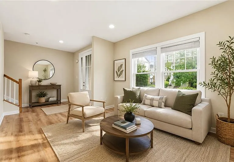 335 Osona Ln — Photo 4