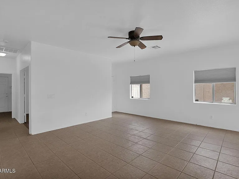 5820 S 26th Pl — Photo 7