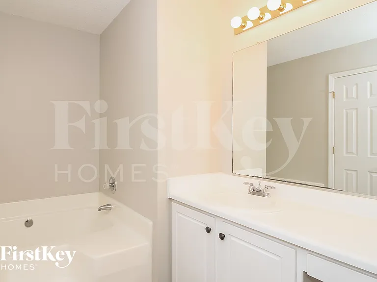 944 Highland Glen Rd — Photo 16