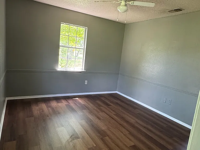 1018 N Powell Pkwy — Photo 8