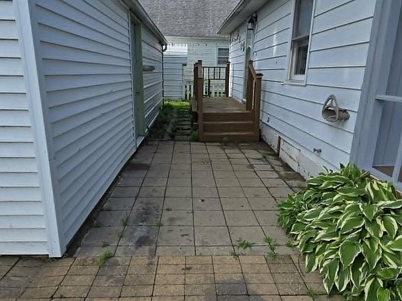 5th image of 906 S 6th Ave