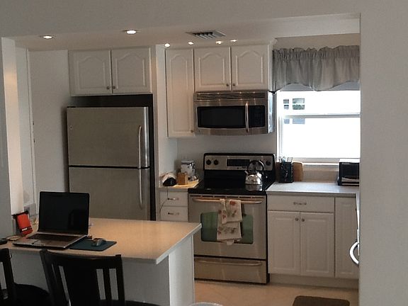 5th image of 21 Yacht Club Dr APT 401