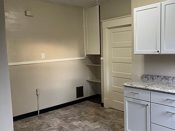 3rd image of 613 Chestnut Ave #2