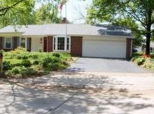 16 Foxhunt Dr, Chesterfield, MO 63017
