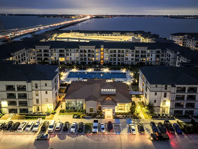 Reveal at Bayside — Photo 32