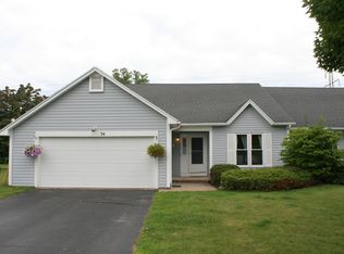 34 Hampton Ln, Fairport, NY