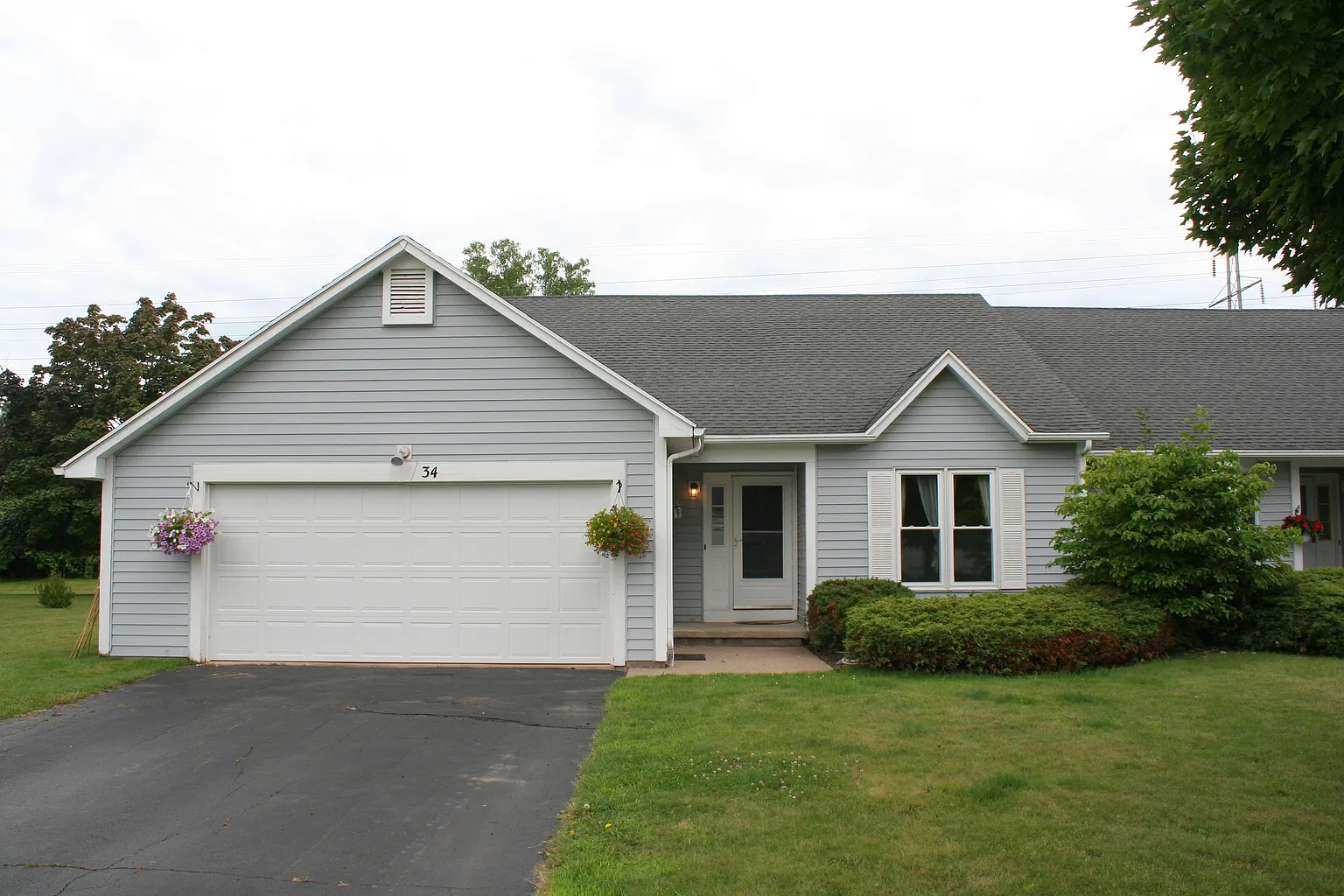 34 Hampton Ln photo 1