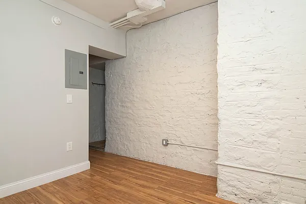 Rented by Compass | media 23