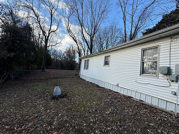 5th image of 365 Maple St