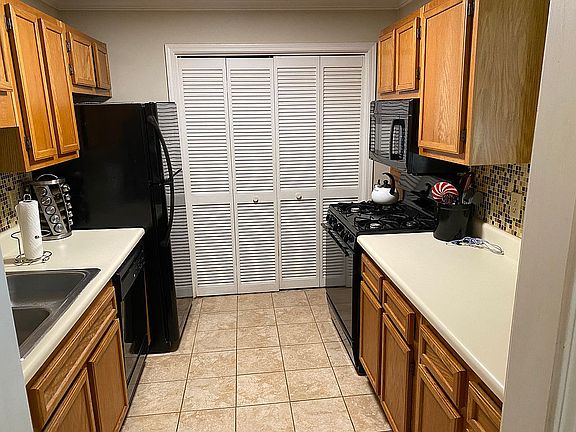 5th image of 1102 Berkeley Woods Dr