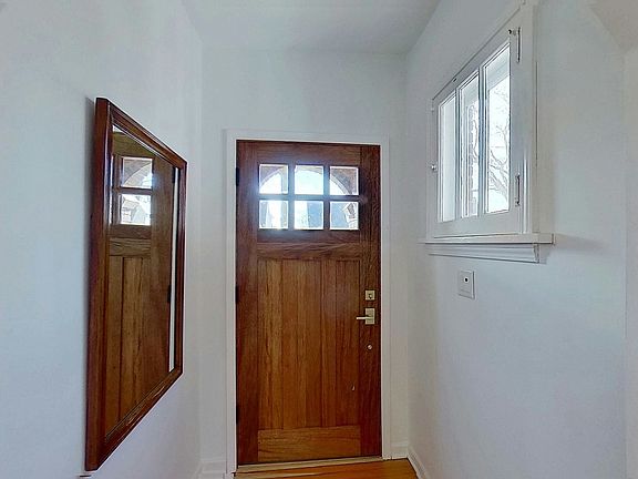 3rd image of 418 E Hillside Ave