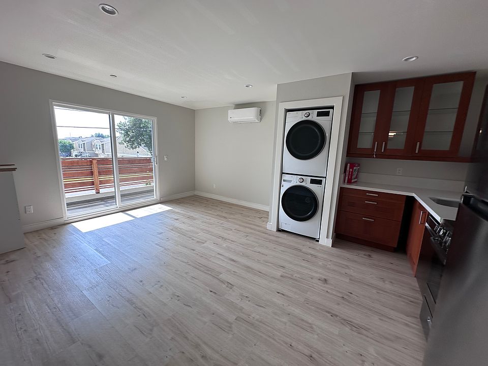 1st image of 18281 Warren Ave #2