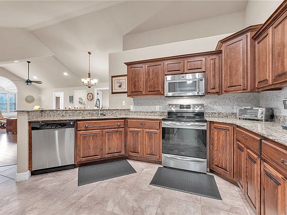 3rd image of 1306 SW Naphtali Blvd