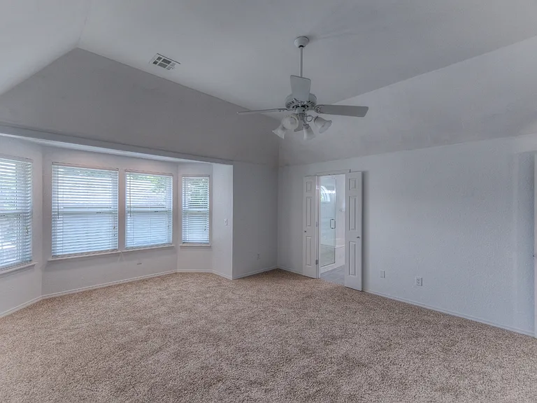 9215 S Erie Ave — Photo 15