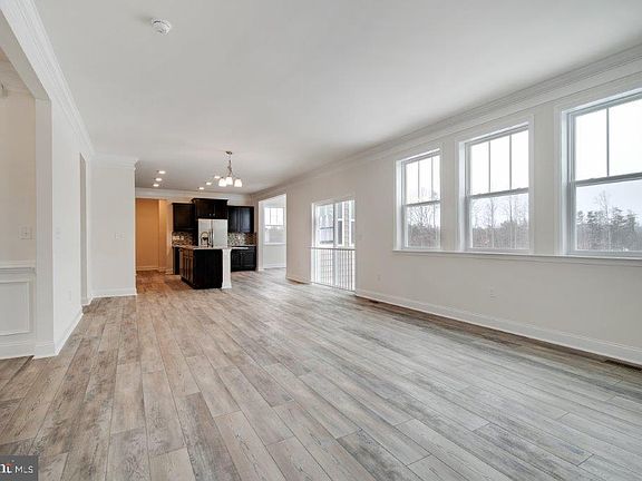 4th image of 213 Marianne Pl