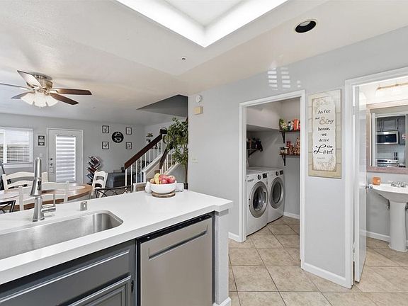 3rd image of 2373 Kings View Cir