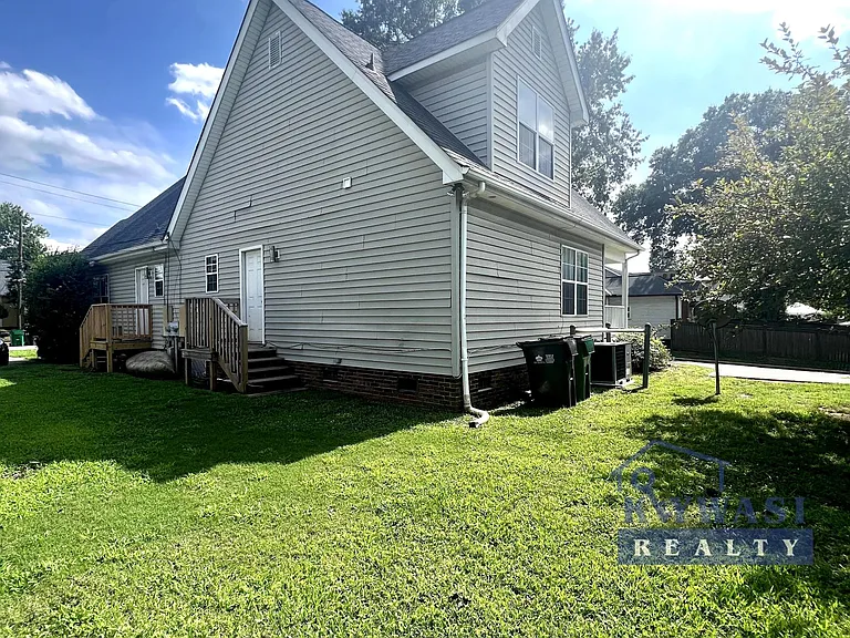 600 Larch St — Photo 3