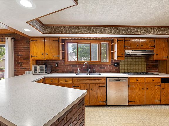 4th image of 29 Mays Ave