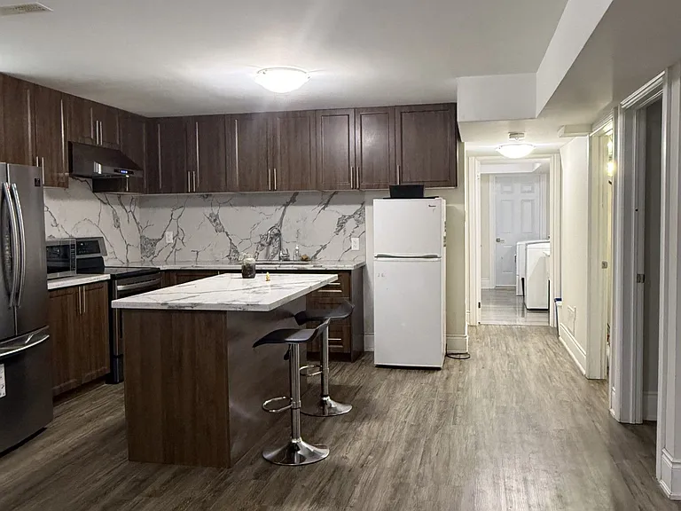 25 Westbourne Ave #BASEMENT — Photo 7