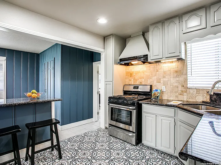 349 Laurelwood Dr — Photo 5