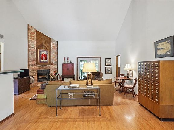 5th image of 304 Woodridge Blvd
