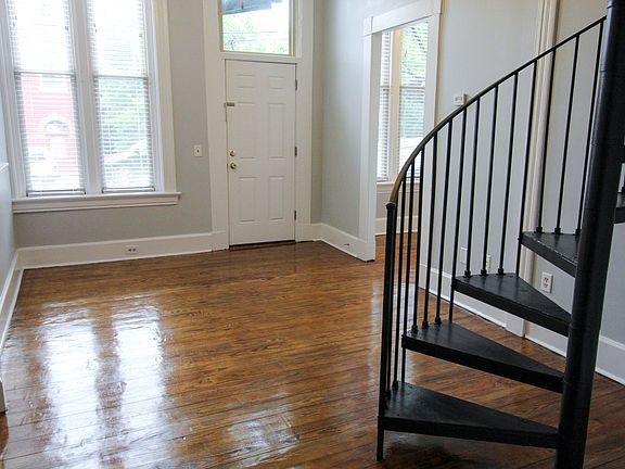 4th image of 1610 Sycamore St APT 1