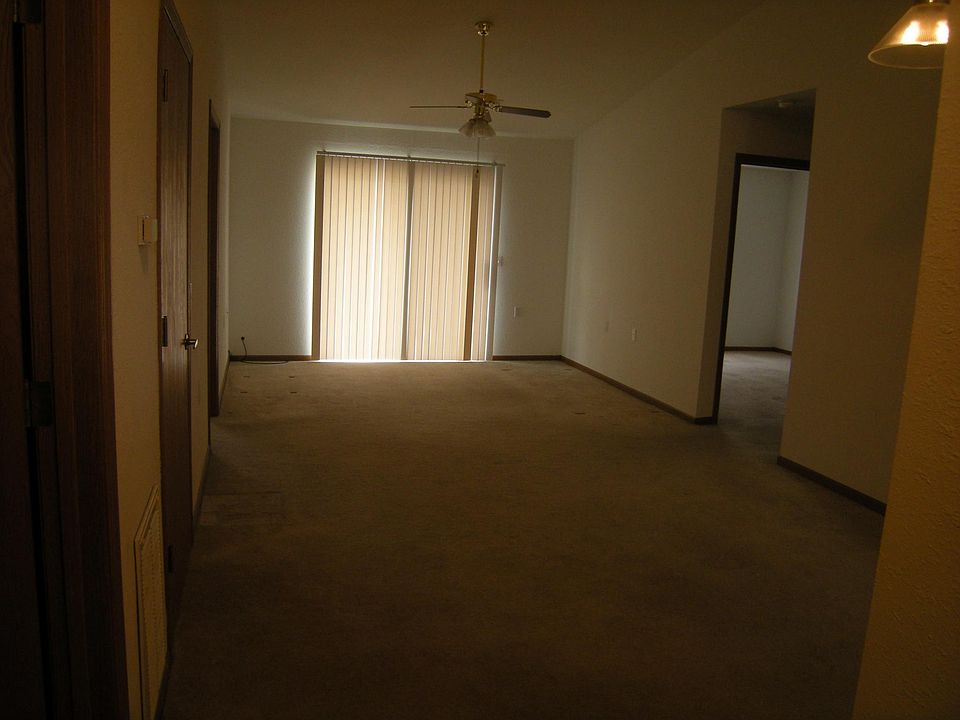 2nd image of 917 Springdale Ln