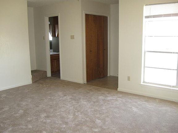 2nd image of 2407 Bermuda Dr APT B