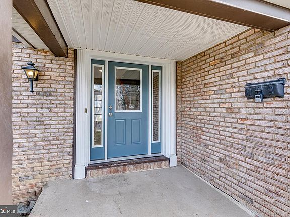3rd image of 359 Windsor Dr